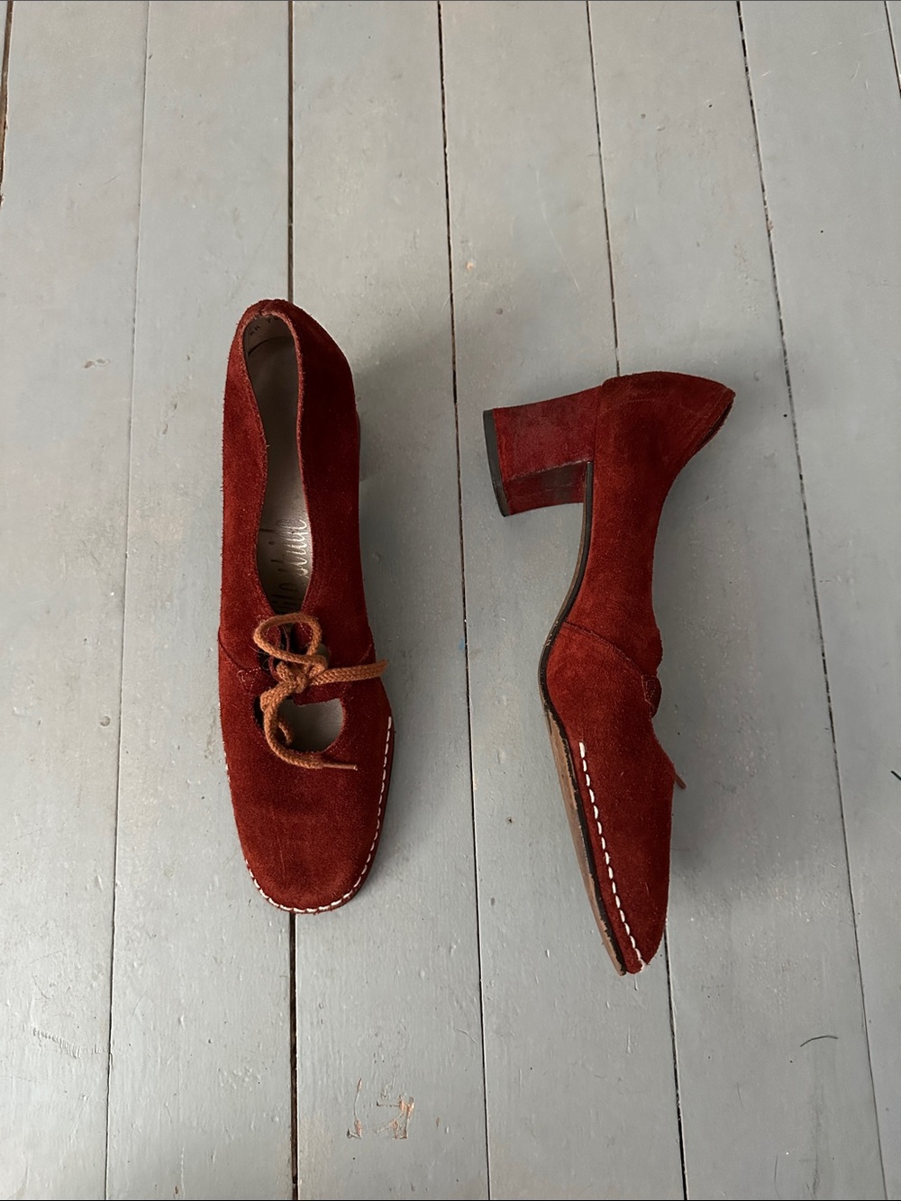 Vintage Life Stride 60s 70s Mod Red Suede Lace-Up Block Heel Pumps VLV pinup